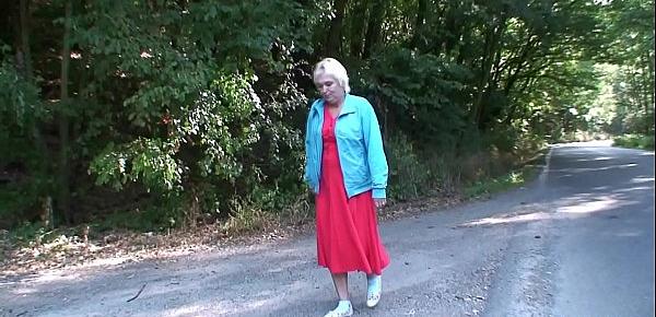  Hitchhiking blonde granny picked up and doggy-fucked roadside